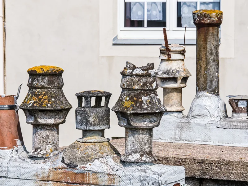 Sortie de toiture et extracteur du réseau de ventilation — Gard