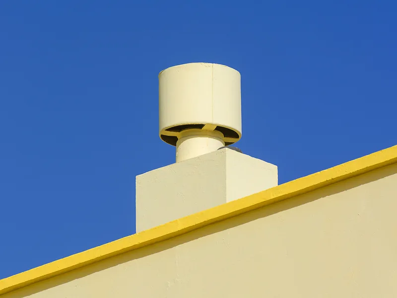 Sortie de toiture et extracteur du réseau de ventilation — Eure
